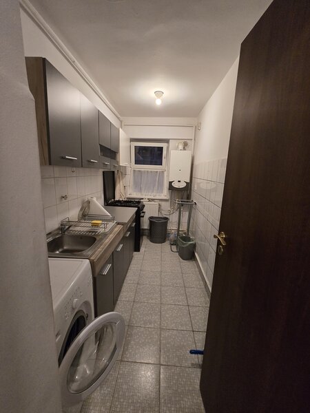 Ultracentral, Universitate, Sala Palatului,