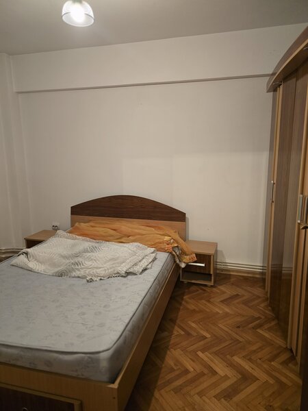 Ultracentral, Universitate, Sala Palatului,