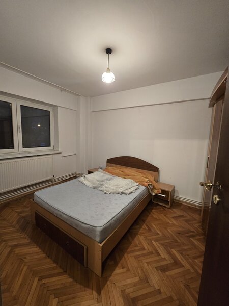 Ultracentral, Universitate, Sala Palatului,